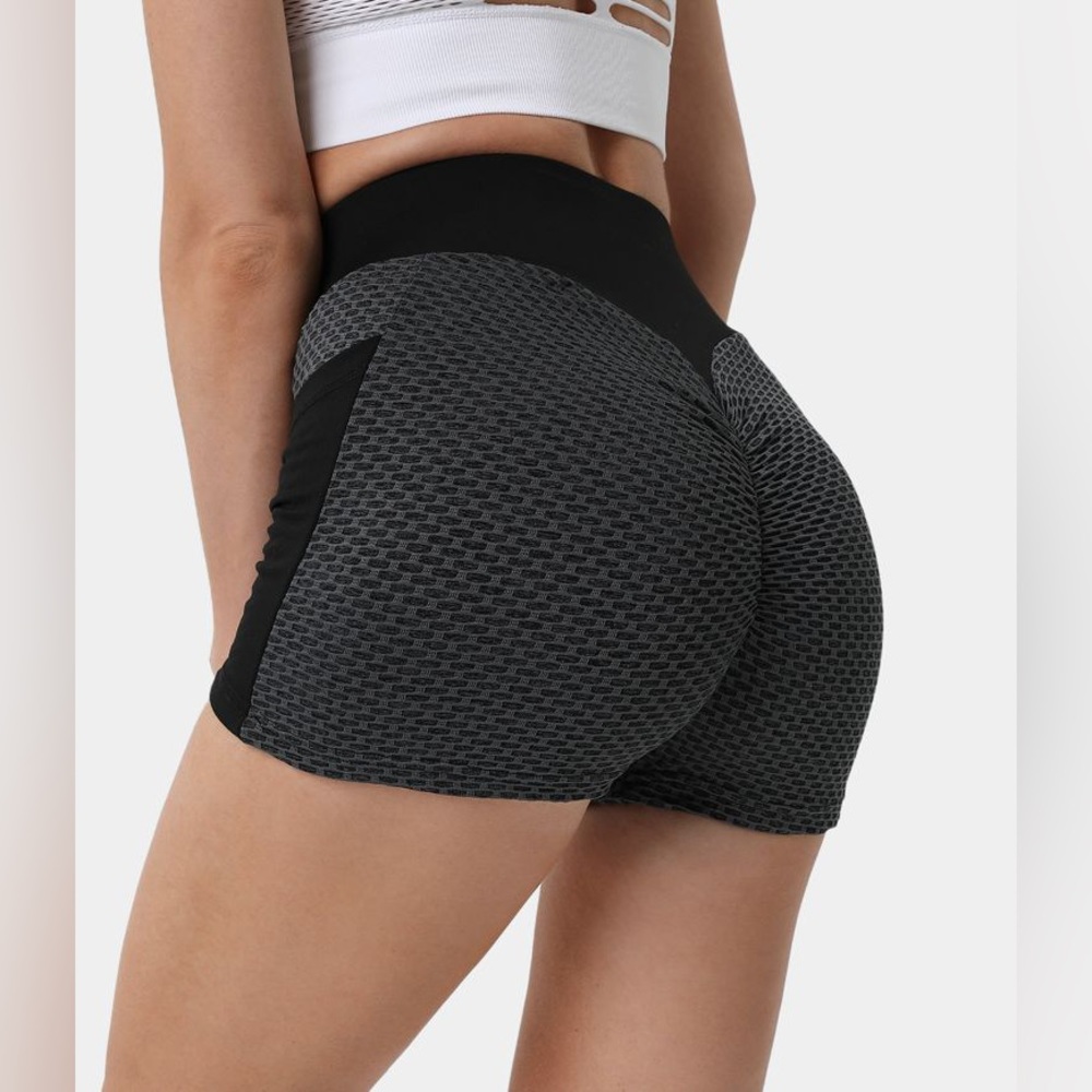 NWT HALARA crossover butt scrunch honeycomb yoga shorts with pockets